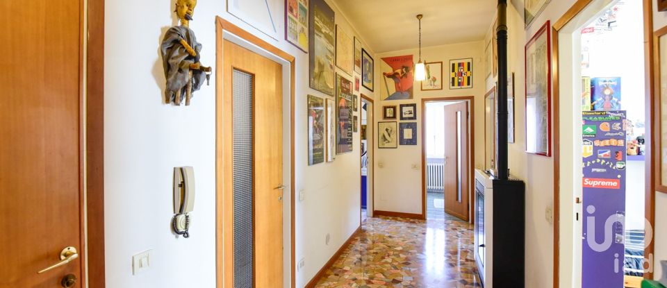 Apartment 5 rooms of 225 m² in Figino Serenza (22060)