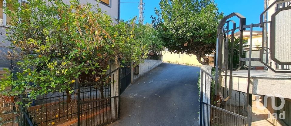 Apartment 5 rooms of 85 m² in Boissano (17054)