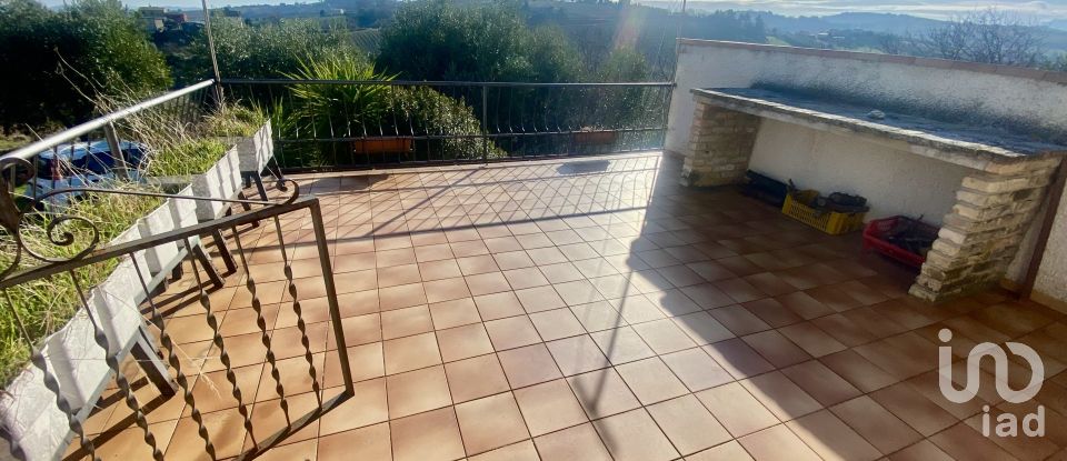 Casa 4 locali di 230 m² in Offida (63073)