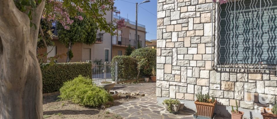 Casale 13 locali di 334 m² in Recanati (62019)