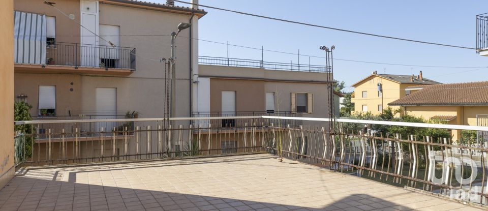 Casale 13 locali di 334 m² in Recanati (62019)