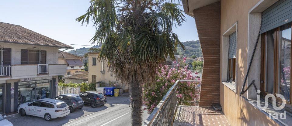 Casale 13 locali di 334 m² in Recanati (62019)