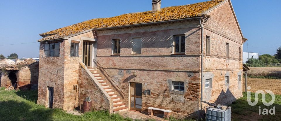 Rustico 0 locali di 420 m² in Osimo (60027)