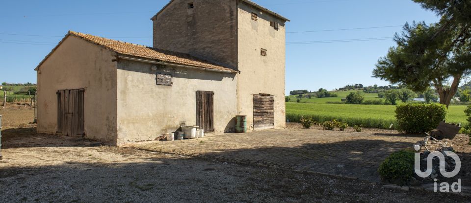 Rustico 0 locali di 420 m² in Osimo (60027)