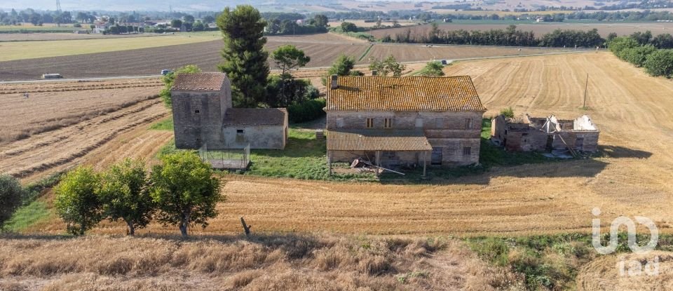 Rustico 0 locali di 420 m² in Osimo (60027)