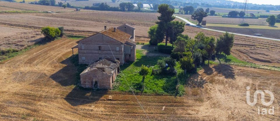 Rustico 0 locali di 420 m² in Osimo (60027)