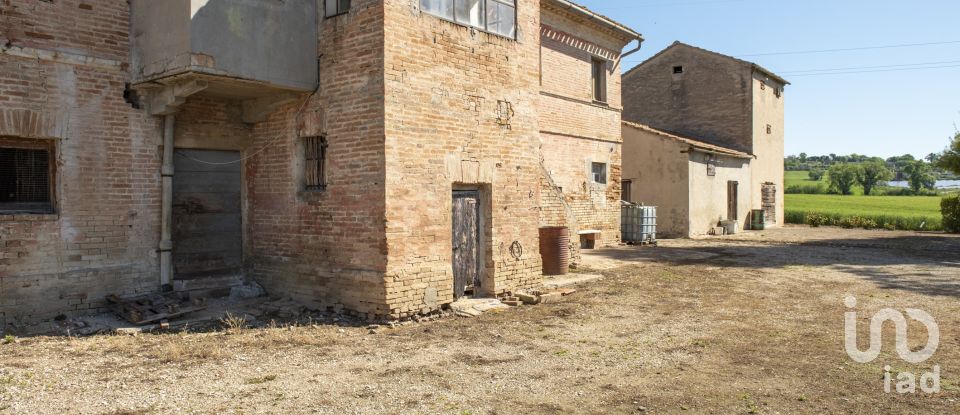 Rustico 0 locali di 420 m² in Osimo (60027)