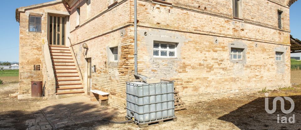 Rustico 0 locali di 420 m² in Osimo (60027)