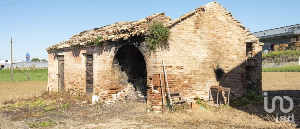 Rustico 0 locali di 420 m² in Osimo (60027)