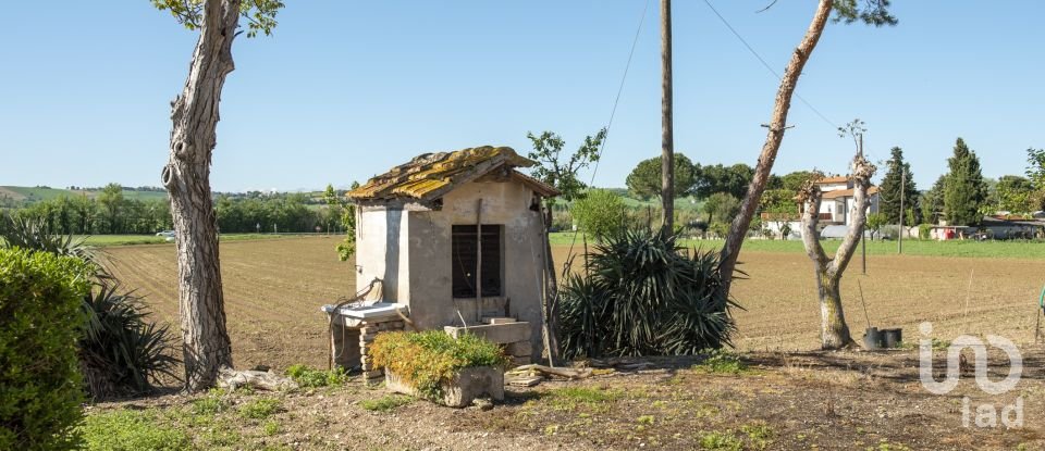 Rustico 0 locali di 420 m² in Osimo (60027)