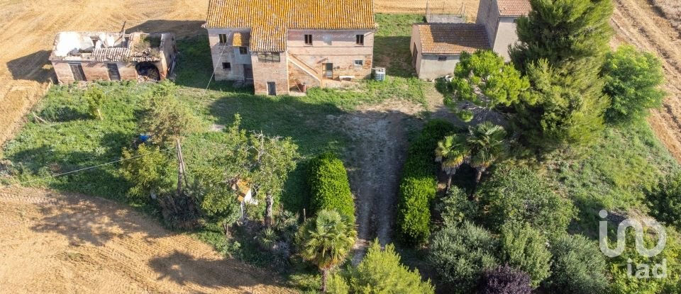 Rustico 0 locali di 420 m² in Osimo (60027)