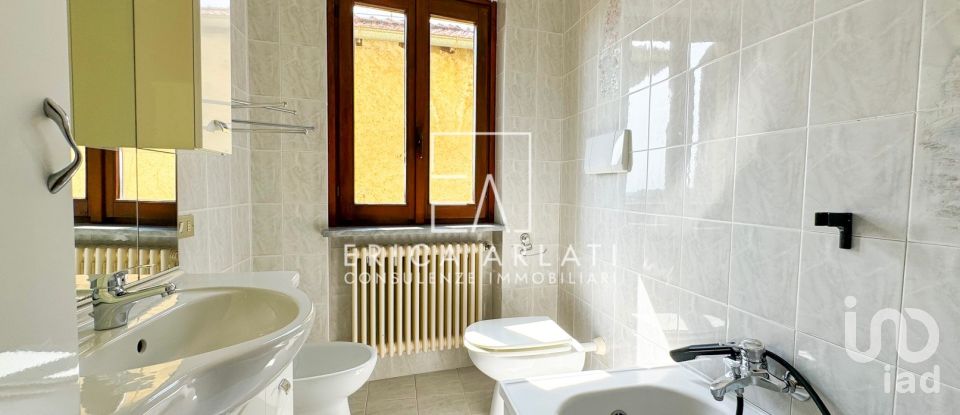 Three-room apartment of 75 m² in Clivio (21050)