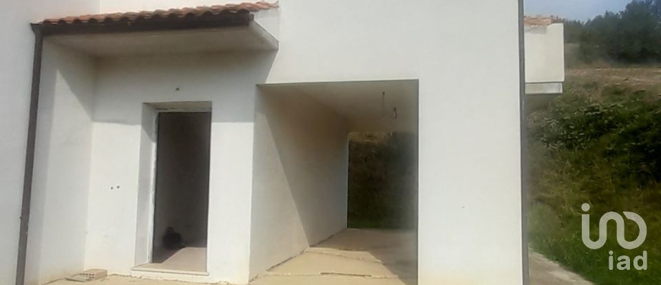 Casa indipendente 8 locali di 180 m² in Farindola (65010)