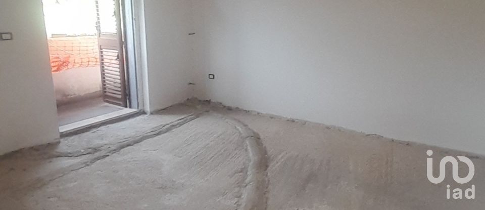 Casa indipendente 8 locali di 180 m² in Farindola (65010)