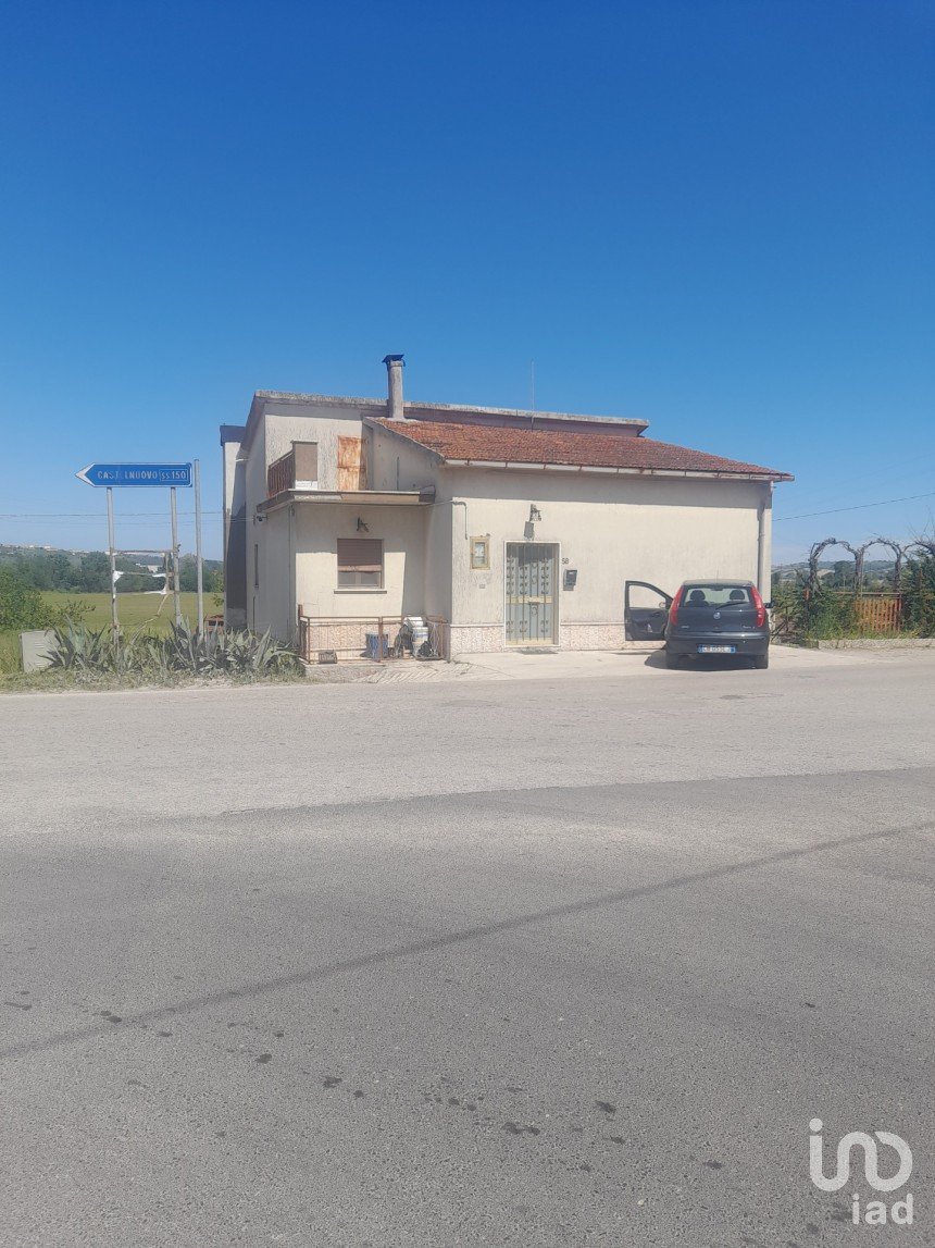 Casa indipendente 7 locali di 240 m² in Cellino Attanasio (64036)