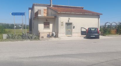 Casa indipendente 7 locali di 240 m² in Cellino Attanasio (64036)