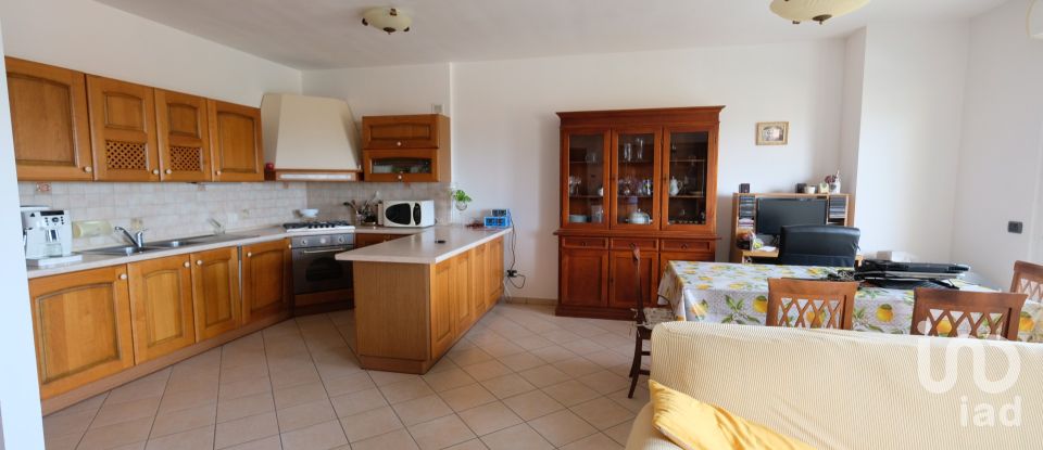 Appartamento 5 locali di 93 m² a Castelfidardo (60022)