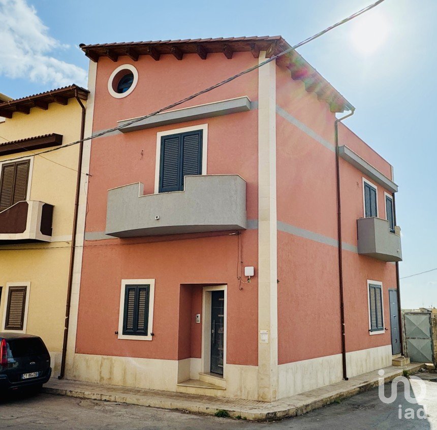 Casa indipendente 8 locali di 180 m² in Avola (96012)