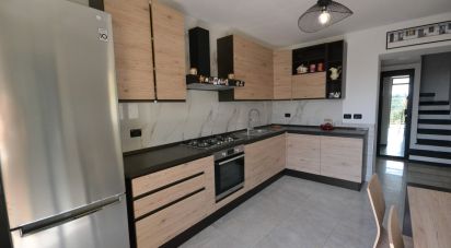 Appartamento 5 locali di 103 m² a Genova (16157)