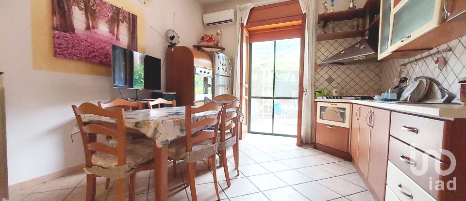 House boat 14 rooms of 233 m² in Sant'Antonio Abate (80057)