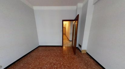 Building 5 rooms of 70 m² in Genova (16157)