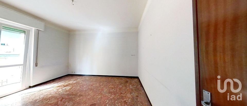 Building 5 rooms of 70 m² in Genova (16157)