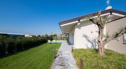 Villa 4 locali di 120 m² in Manerba del Garda (25080)