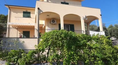 Casa indipendente 6 locali di 250 m² in Arnasco (17032)