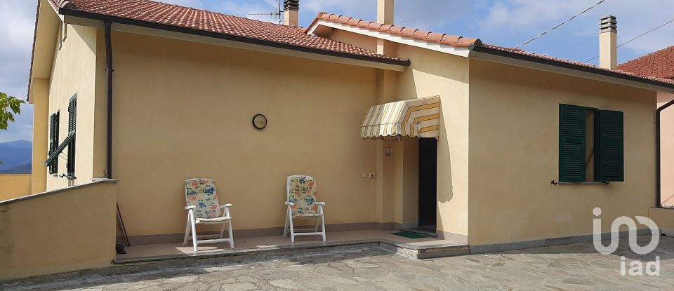 Casa indipendente 6 locali di 250 m² in Arnasco (17032)