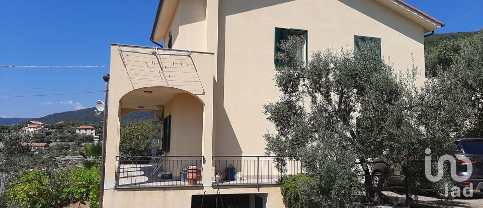 Casa indipendente 6 locali di 250 m² in Arnasco (17032)