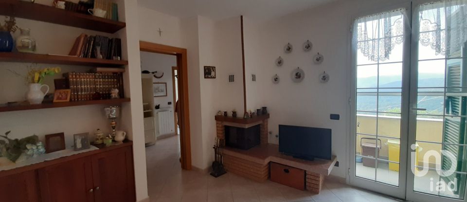 Casa indipendente 6 locali di 250 m² in Arnasco (17032)