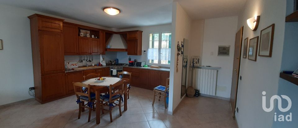 Casa indipendente 6 locali di 250 m² in Arnasco (17032)