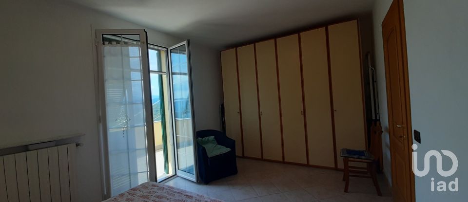 Casa indipendente 6 locali di 250 m² in Arnasco (17032)