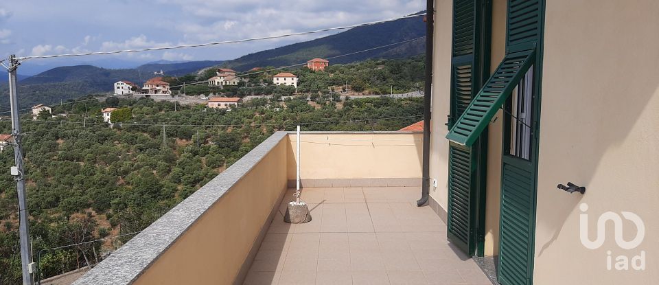 Casa indipendente 6 locali di 250 m² in Arnasco (17032)