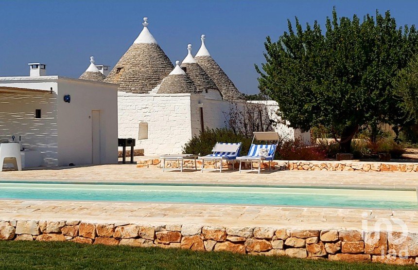 Trullo 10 locali di 220 m² in Ostuni (72017)