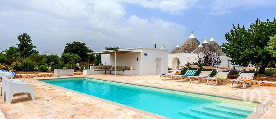 Trullo 10 locali di 220 m² in Ostuni (72017)