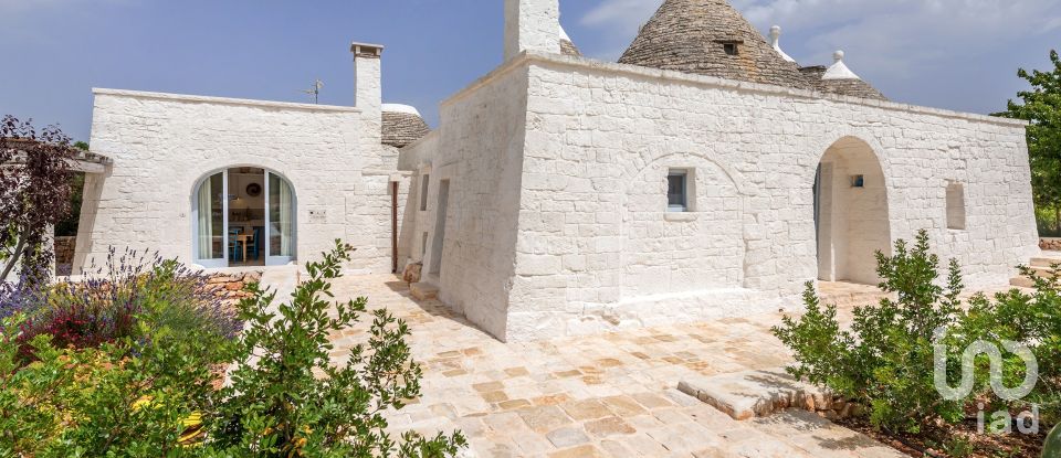 Trullo 10 locali di 220 m² in Ostuni (72017)