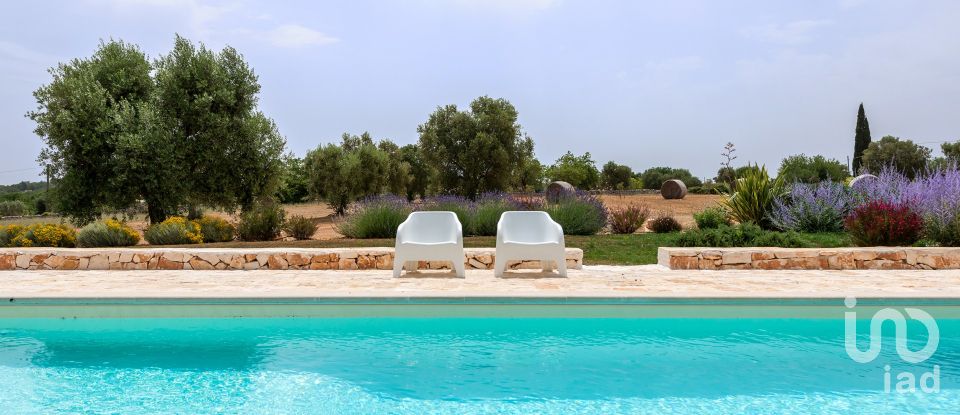 Trullo 10 locali di 220 m² in Ostuni (72017)