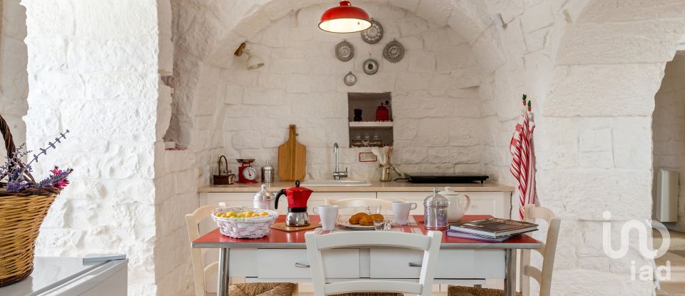 Trullo 10 locali di 220 m² in Ostuni (72017)