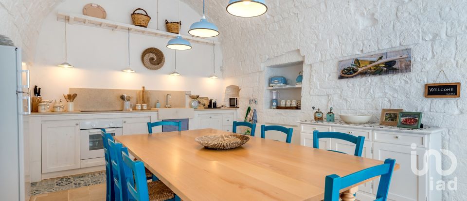 Trullo 10 locali di 220 m² in Ostuni (72017)