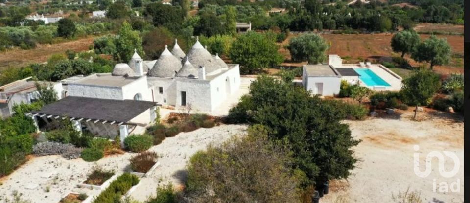 Equestrian facility 10 rooms of 220 m² in Ostuni (72017)