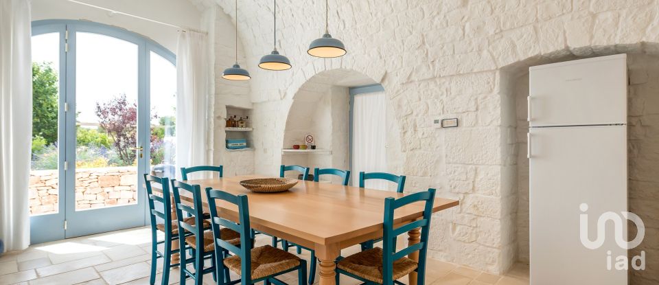 Trullo 10 locali di 220 m² in Ostuni (72017)