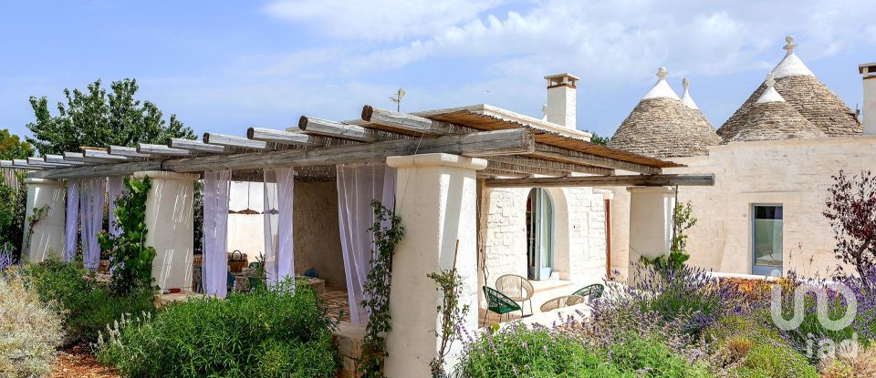 Trullo 10 locali di 220 m² in Ostuni (72017)