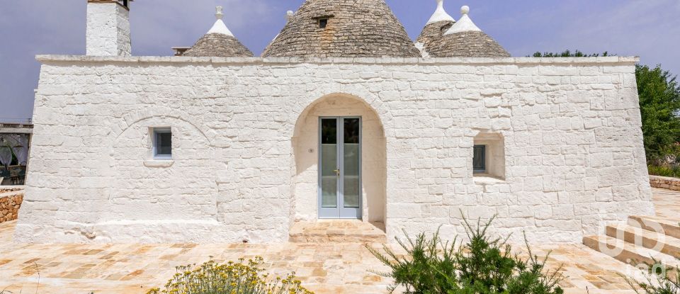 Trullo 10 locali di 220 m² in Ostuni (72017)