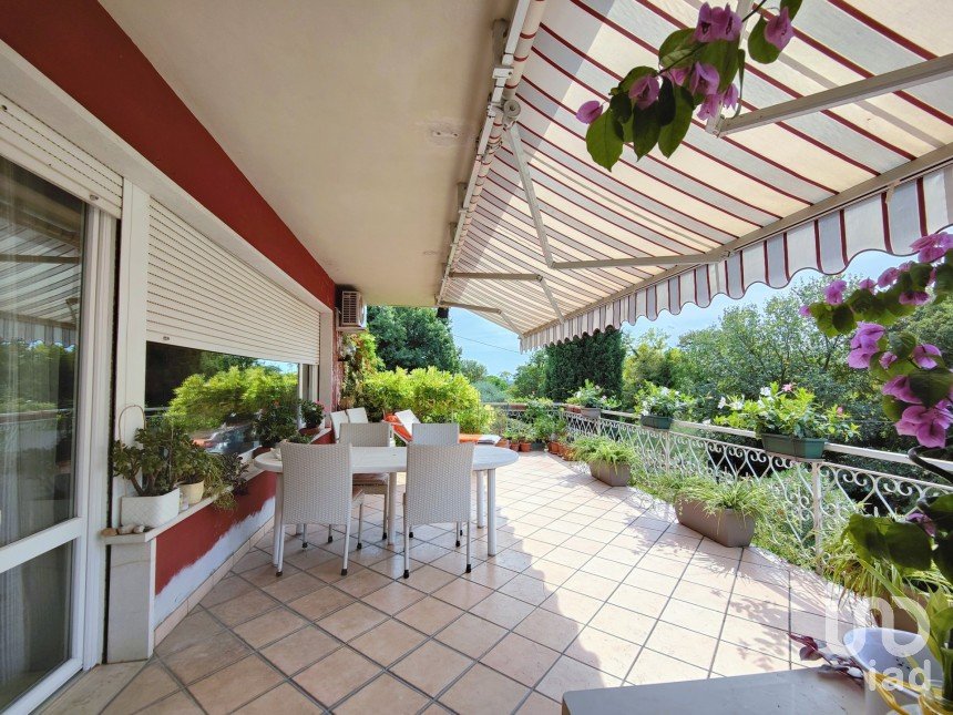 Villa 10 locali di 210 m² in Bardolino (37011)