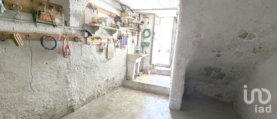 Varie superfici 0 locali di 62 m² a Pratola Peligna (67035)