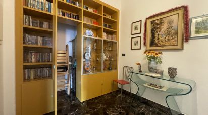 Three-room apartment of 100 m² in Genova (16155)