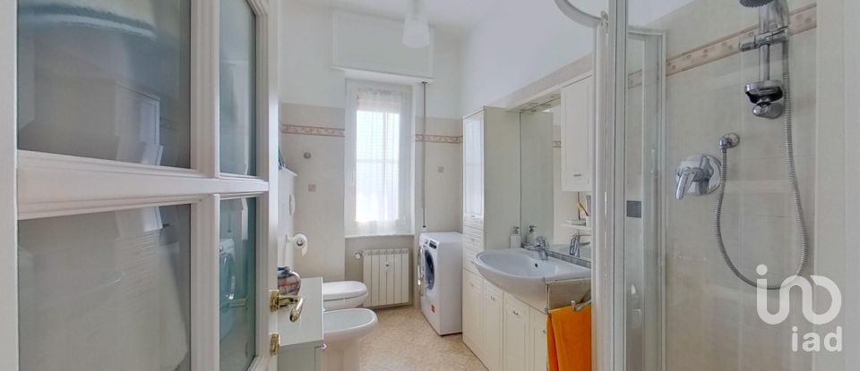 Three-room apartment of 100 m² in Genova (16155)