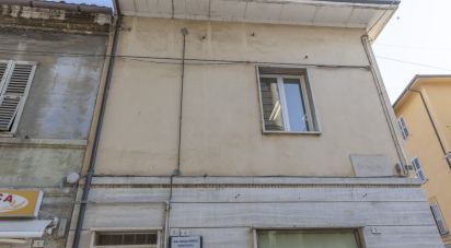 Shop / premises commercial of 85 m² in Chiaravalle (60033)