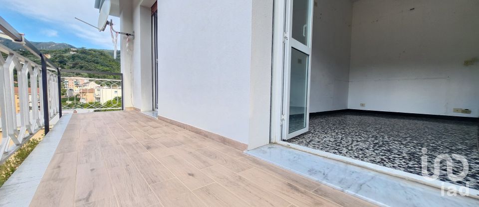 Appartamento 5 locali di 100 m² a Vado Ligure (17047)